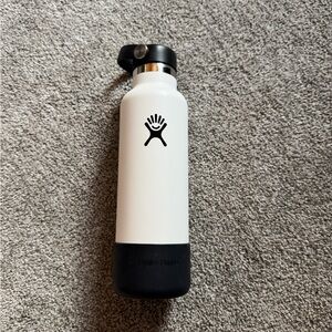 21oz Standard Mouth Hydro Flask White with Black Boot